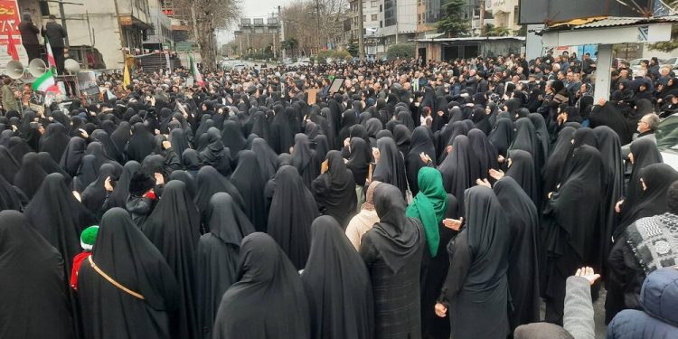 موج اندوه در دیار هزارسنگر/ مردم آمل در سوگ شهادت امام امت عزادار شدند