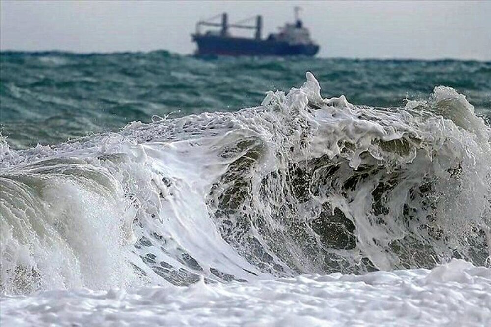 هواشناسی مازندران نسبت به مواج شدن دریای خزر هشدار داد