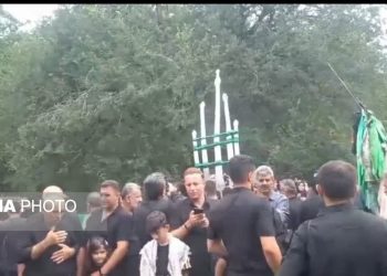 آیین کهن «سلام دادن علم» در سوادکوه؛ روایت اشکبار دو پرچم در سوگ علمدار کربلا