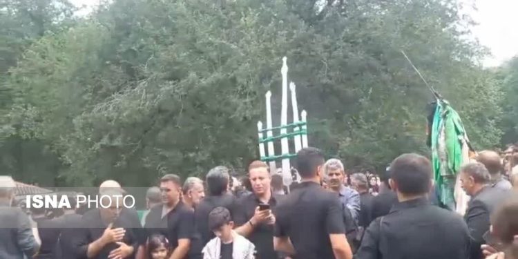 آیین کهن «سلام دادن علم» در سوادکوه؛ روایت اشکبار دو پرچم در سوگ علمدار کربلا