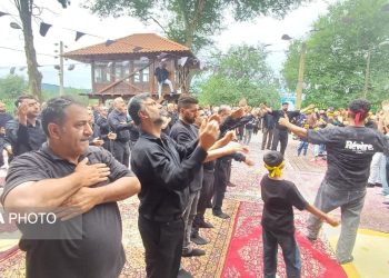 شور و شعور حسینی در روستای پرچینگ/ اقامه نماز ظهر عاشورا در قائمشهر