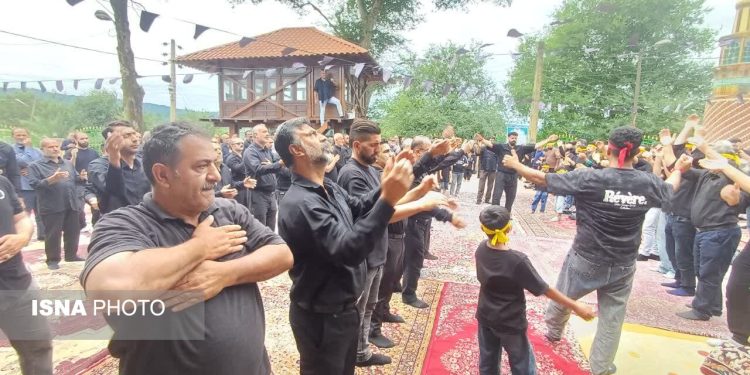 شور و شعور حسینی در روستای پرچینگ/ اقامه نماز ظهر عاشورا در قائمشهر