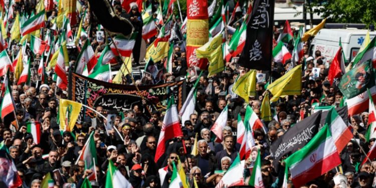 مازندرانی‌ها غبار ماتم و اشک، سوگوار رهبر شهید