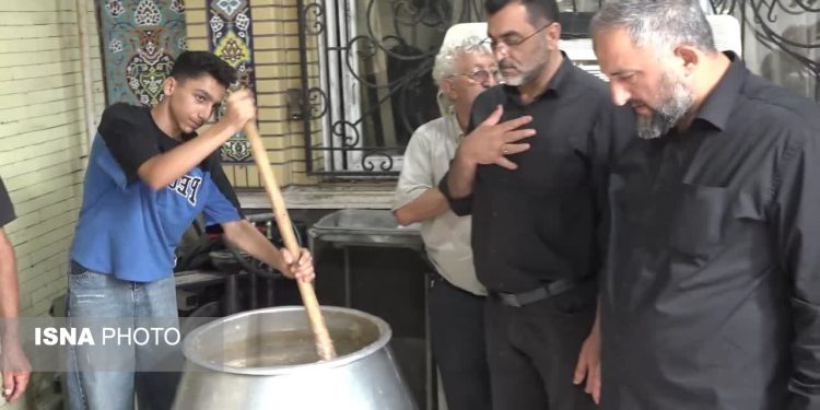 آملی‌ها پای سنت چندین ساله حلیم پزی در دهه‌ آخر صفر
