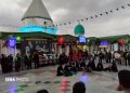 اجرای نمایش فضای باز «رقیه میناب» در آمل؛ روایت پیوند عاشورا و شهادت دانش‌آموزان مینابی