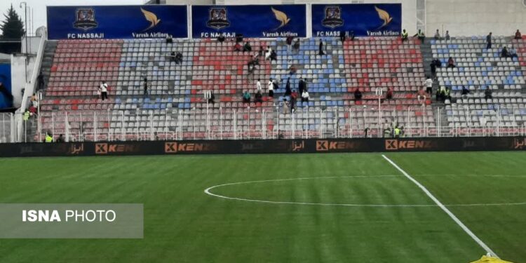 در ورزشگاه شهیدوطنی قائمشهر به روی تماشاچیان استقلال و نساجی باز شد