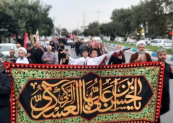 راهپیمایی آملی‌ها با پرچم خون‌خواهی در چهلم رهبر شهید انقلاب