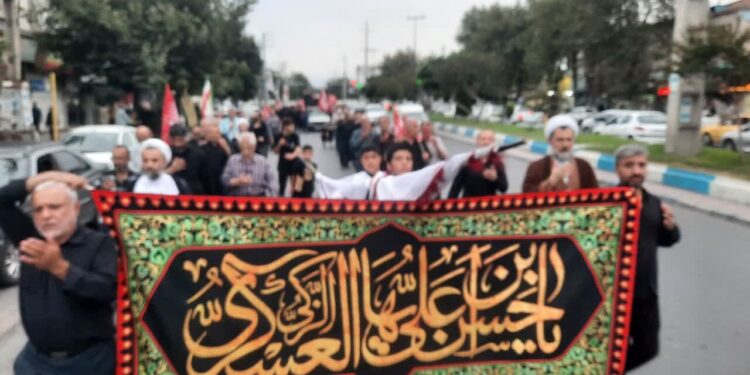 راهپیمایی آملی‌ها با پرچم خون‌خواهی در چهلم رهبر شهید انقلاب