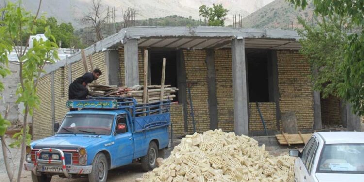 کمبود زمین و محدودیت منابع مالی از موانع اجرای طرح‌های مسکن محرومان در مازندران