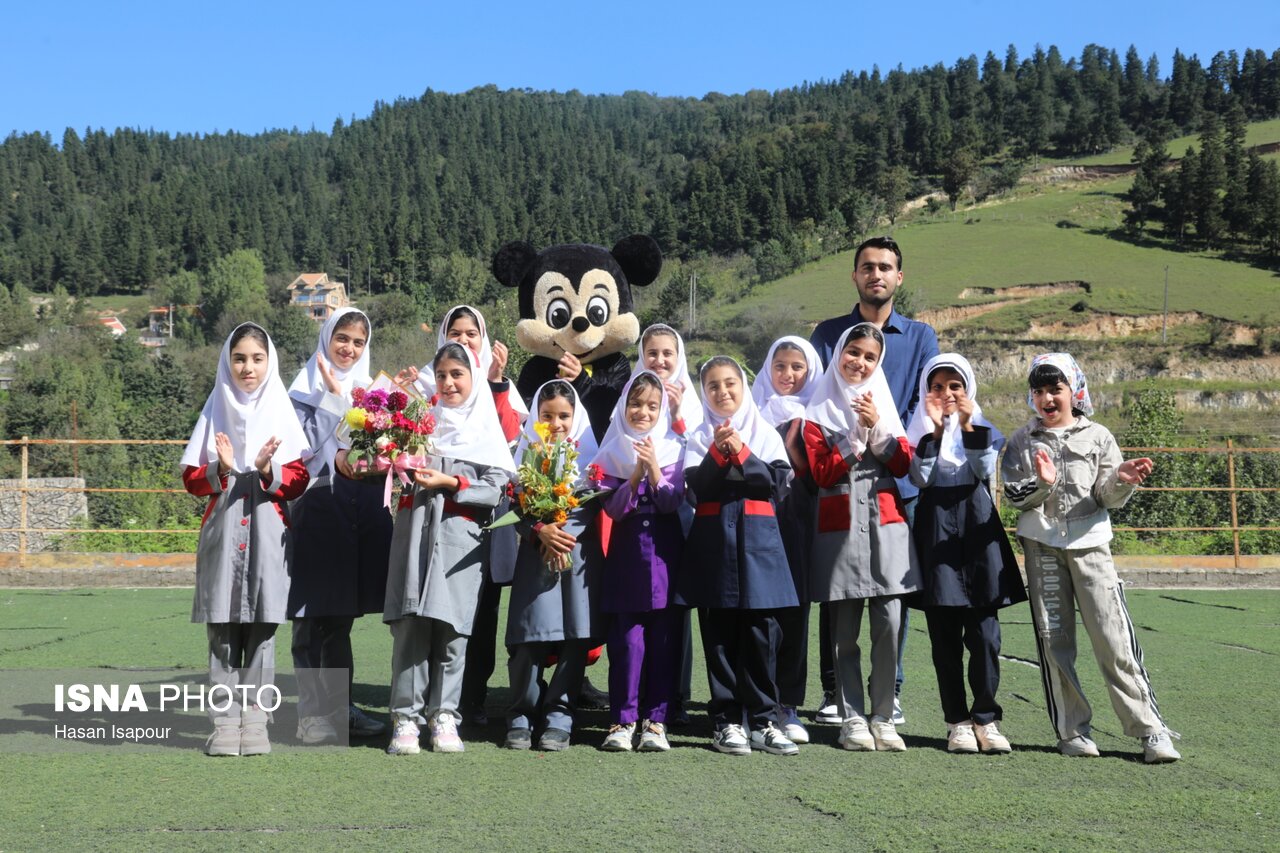آیین نواختن زنگ مهر در مدرسه شهید محمدی زیراب - سوادکوه