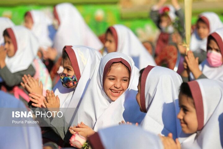 هیچ دانش آموزی در کجور بدون معلم و کتاب نیست