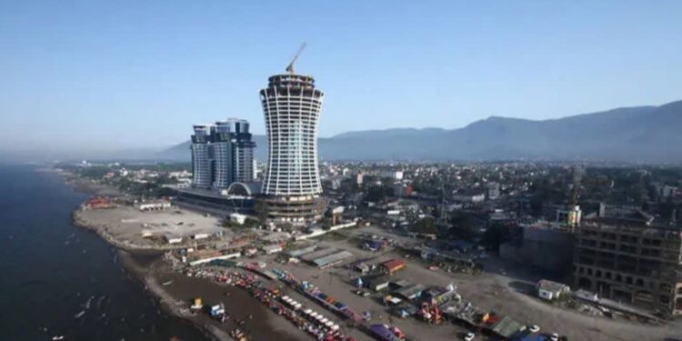 آتش‌سوزی گسترده در انبارهای رنگ‌فروشی «متل قو» پس از ساعت‌ها مهار شد