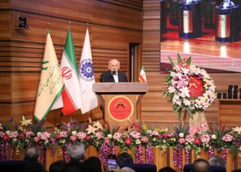 استاندار مازندران: کارآفرینانی که برای ساختن آمده‌اند نباید در پیچ‌وخم اداری گرفتار شوند
