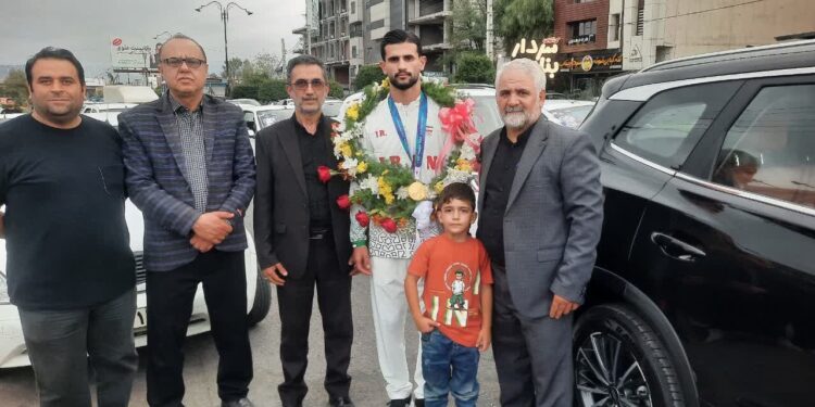 استقبال آملی‌ها از مدال آور ووشو بازی‌های آسیایی