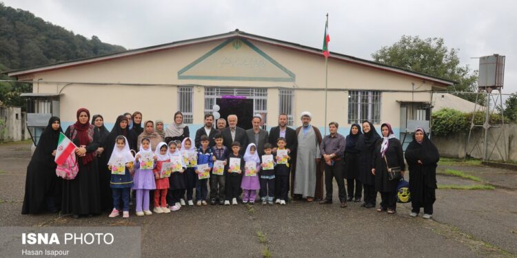 برگزاری جشن شکوفه‌ها در دبستان شهید باب الله عباسی - روستای اِندارگِلی سوادکوه شمالی
