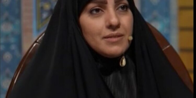 دختر شهید شادمانی: دشمن با حضور مردم در کف خیابان نتوانست به انسجام اجتماعی ضربه بزند