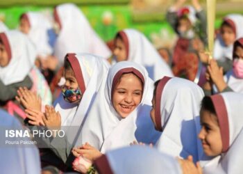 هیچ دانش آموزی در کجور بدون معلم و کتاب نیست