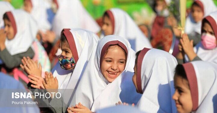 هیچ دانش آموزی در کجور بدون معلم و کتاب نیست