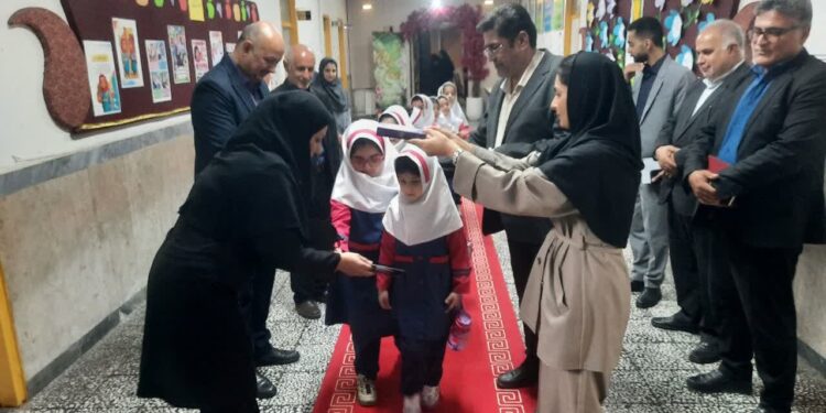 کلاس‌اولی‌ها و هفتمی‌های مازندران به مدرسه رفتند