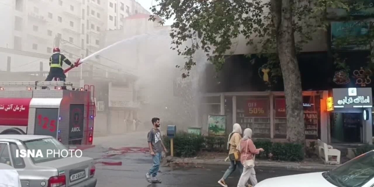 آتش‌سوزی گسترده در فروشگاه بزرگ کیف
و کفش آمل مهار شد