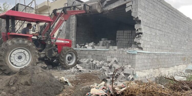 تخریب ۵۴ ساخت‌وساز غیرمجاز در اراضی کشاورزی چمستان