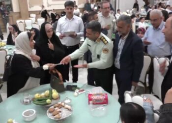  خانواده کارکنان فرماندهی انتظامی آمل تجلیل شدند