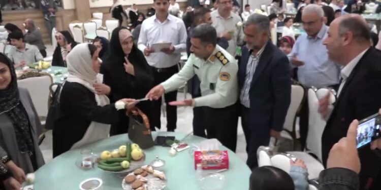  خانواده کارکنان فرماندهی انتظامی آمل تجلیل شدند