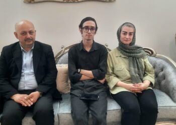 رتبه تک‌رقمی کنکور با ۸ تا ۱۰ ساعت درس خواندن و حمایت خانواده
