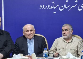 نیکزاد: مجلس همزمان موضوع جنگ و اقتصاد را دنبال می‌کند