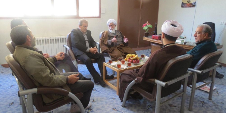 بازدید امام جمعه چهاردانگه از اداره برق شهر کیاسر + تصاویر