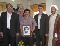 دیدار مدیر جهاد کشاورزی ساری با خانواده شهید اصغری تیلکی