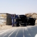 واژگونی یک دستگاه تریلی و لغزنده شدن سطح جاده با گازوئیل
