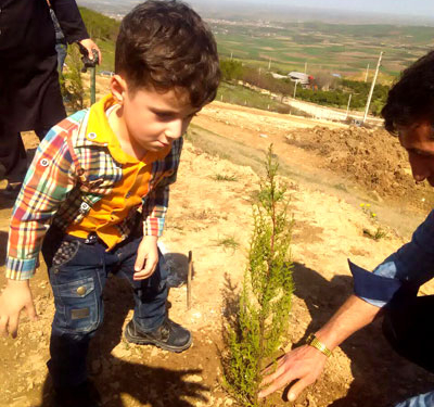 کاشت نهال در هفته منابع طبیعی توسط چهاردانگه ای ها