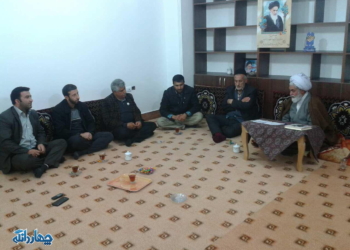 دیدار خانواده شهدا کیاسر با امام جمعه برای هماهنگی برگزاری یادواره شهدا